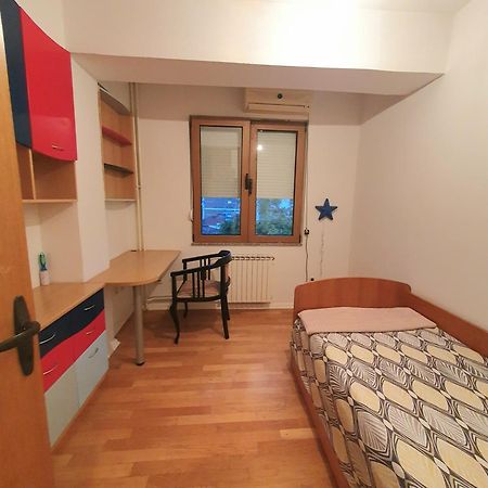 3 Bedroom Home With Parking Garage In The Heart Of Skopje Exterior foto