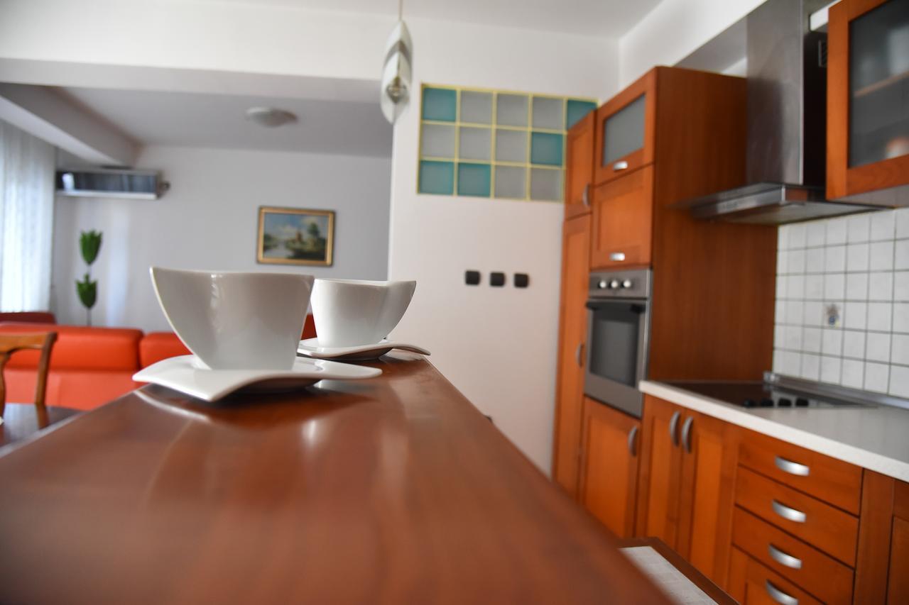 3 Bedroom Home With Parking Garage In The Heart Of Skopje Exterior foto