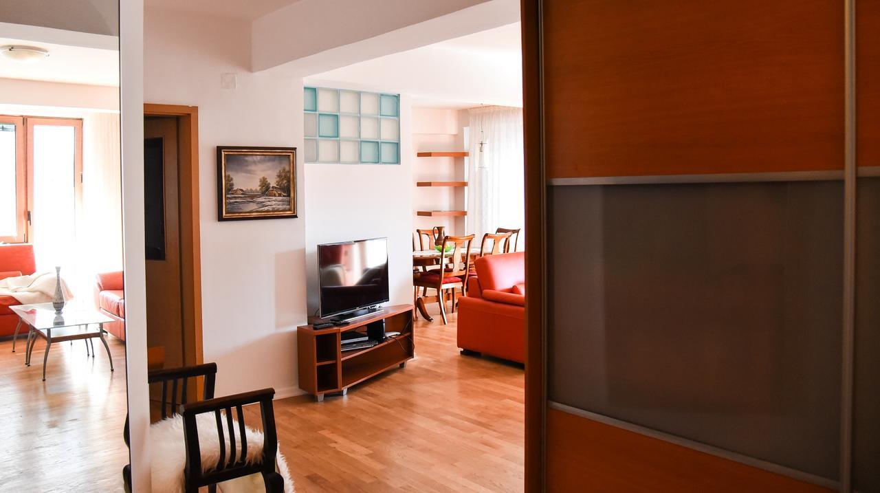3 Bedroom Home With Parking Garage In The Heart Of Skopje Exterior foto